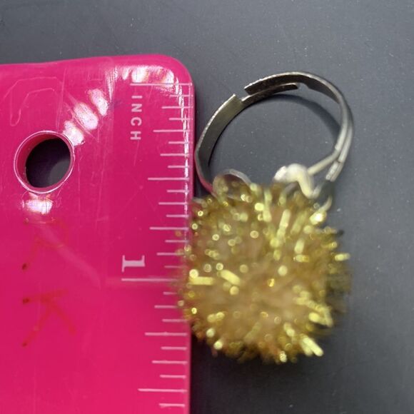 Fun Gold Tinsel Ring - Picture 5 of 5